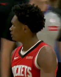 开云网址-奇才下半场连续出现失误，伊森、阿门分别暴扣火箭领先16分