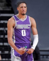 APP下载-国王20岁新秀再次拯救球队 绿军主帅也是他的球迷