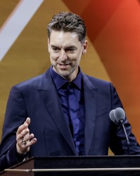 大加索尔纪念名人堂入选两周年 晒照重温2023荣耀时刻