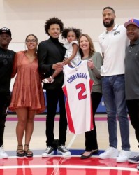 APP下载-坎宁安感受底特律独有的爱，活塞有了真正的领袖