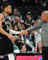 开云体育-老里谈字母哥：他曾率队夺冠 是个好人 希望好人能有好报