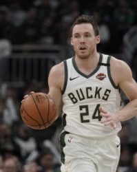 Kaiyun sport-康诺顿波蒂斯关键贡献 阵容深度雄鹿逐渐占上风