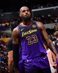 开云体育-巴克利：勒布朗非常伟大，但不说他是历史最佳就像犯判国罪了